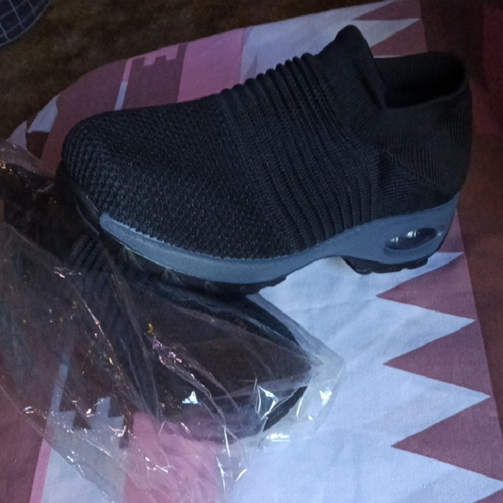 Women's Slip-On Knit Athletic Sneakers in Black
